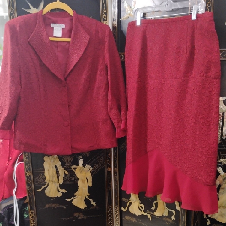 Plaza South Chic Red Lace Skirt Set